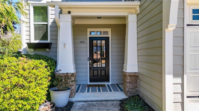 property entrance featuring a porch