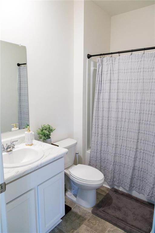 2159 Redfern Rd, Dacula, GA 30019 - full bath with vanity and shower / tub combo with curtain