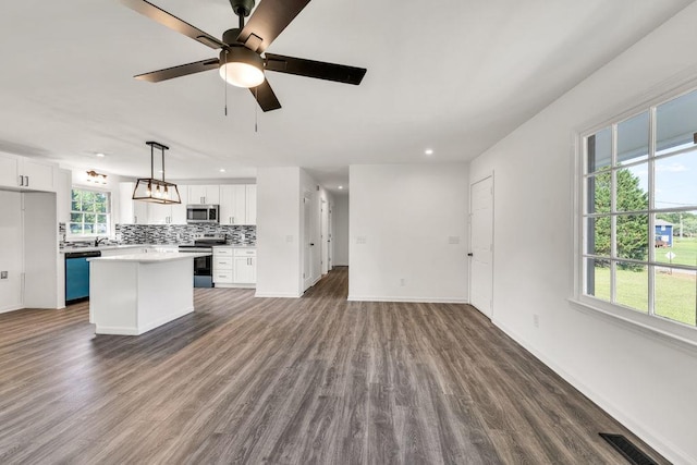 716 Phillips Dr, Monroe, GA 30656 - unfurnished living room featuring dark wood-type flooring, recessed lighting, ceiling fan, and baseboards