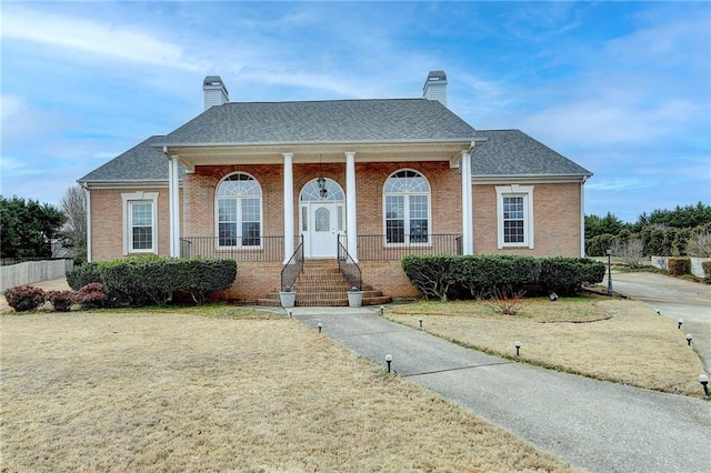 view of front of home featuring a front yard and covered porch