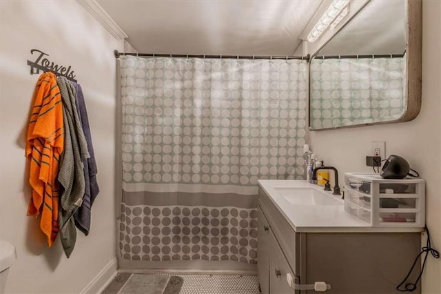 229 Slate St, Rockmart, GA 30153 - bathroom featuring vanity, toilet, a shower with curtain, and baseboards
