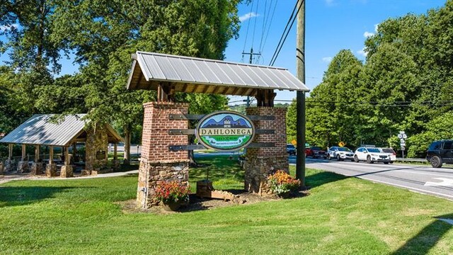 view of front of property featuring a porch