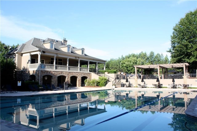 8970 Moor Park Run, Duluth, GA 30097 - community pool with a pergola and a patio area