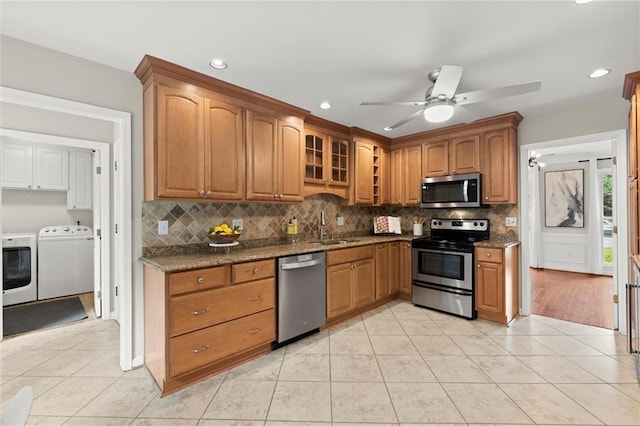 4504 Reva Way NE, Marietta, GA 30066 - kitchen featuring stainless steel appliances, independent washer and dryer, a sink, dark stone countertops, and tasteful backsplash