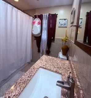 full bath with vanity