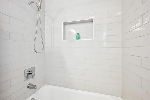 1118 Creekdale Dr, Clarkston, GA 30021 - full bath featuring washtub / shower combination
