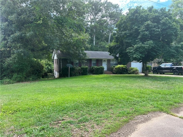 ranch-style house featuring a front yard