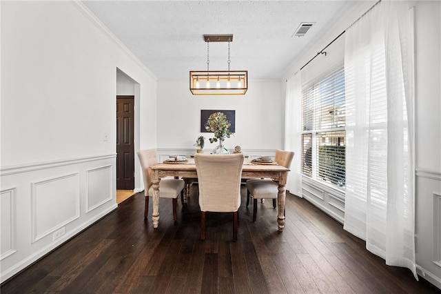 entryway featuring baseboards and dark wood-type flooring