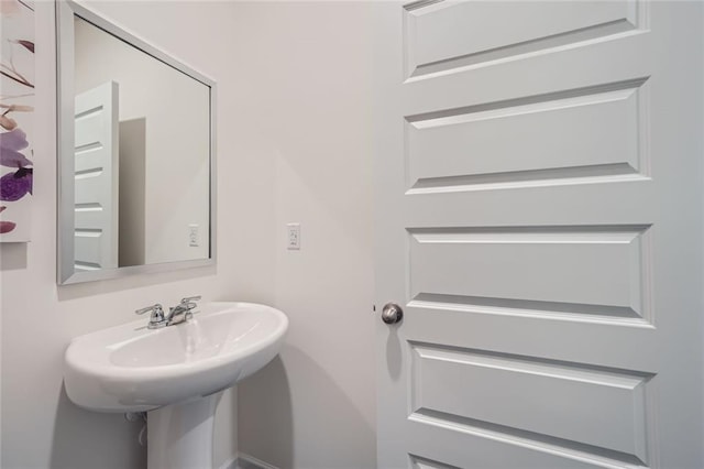 bathroom featuring sink