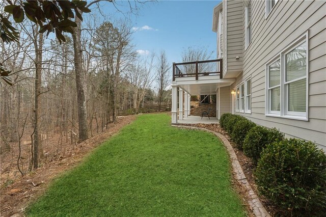 view of yard featuring a patio