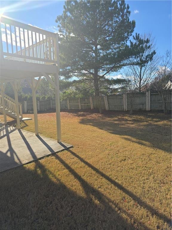 view of yard with a patio