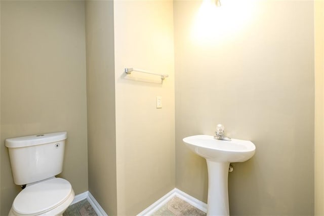 1188 Pine Acre Dr, Sugar Hill, GA 30518 - half bath featuring toilet and baseboards