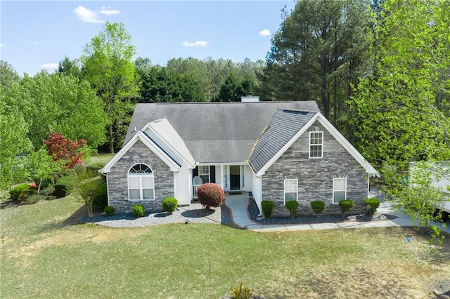 view of front of property with a front lawn