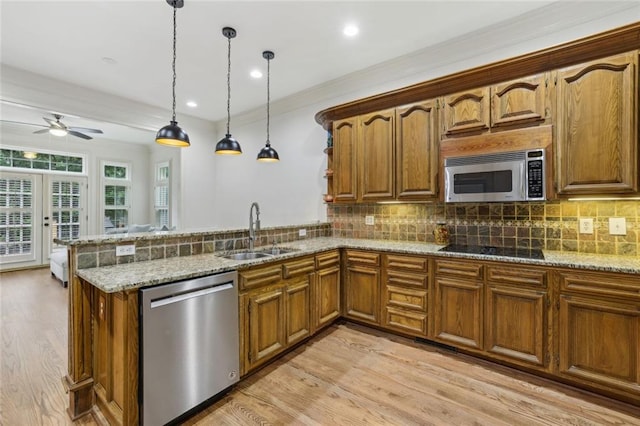 119 Kennemer Ct, Duluth, GA 30097 - kitchen with appliances with stainless steel finishes, a sink, a peninsula, light wood finished floors, and hanging light fixtures