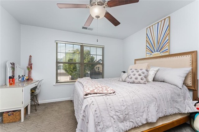 bedroom with ceiling fan