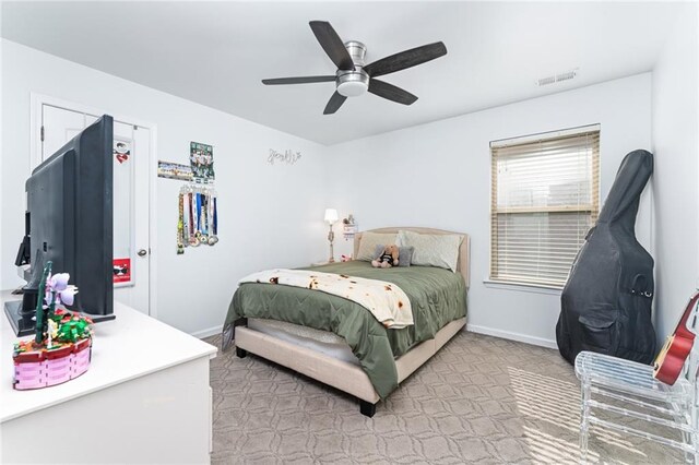 bedroom with ceiling fan