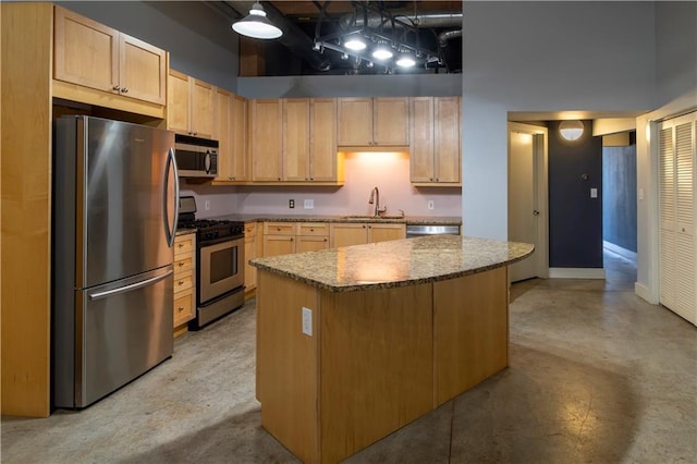 kitchen with concrete floors, light brown cabinetry, a high ceiling, stainless steel appliances, and a sink