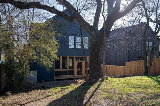 1122 Rice St NW, Atlanta, GA 30318 - back of property with a sunroom