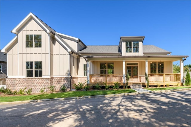 view of front of home featuring a porch