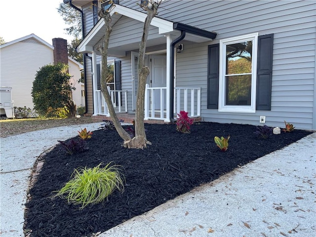 property entrance featuring covered porch