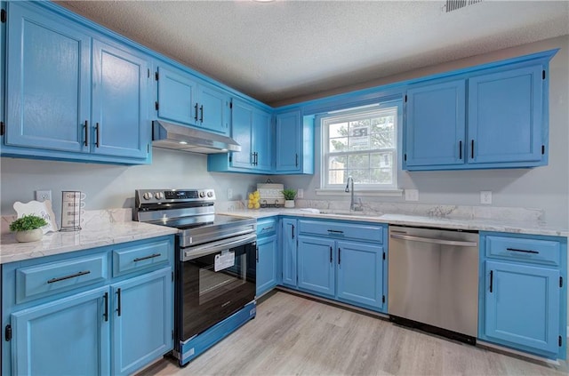 128 Evergreen Trl Unit 4, Cartersville, GA 30121 - kitchen featuring appliances with stainless steel finishes, under cabinet range hood, a sink, blue cabinetry, and light wood finished floors