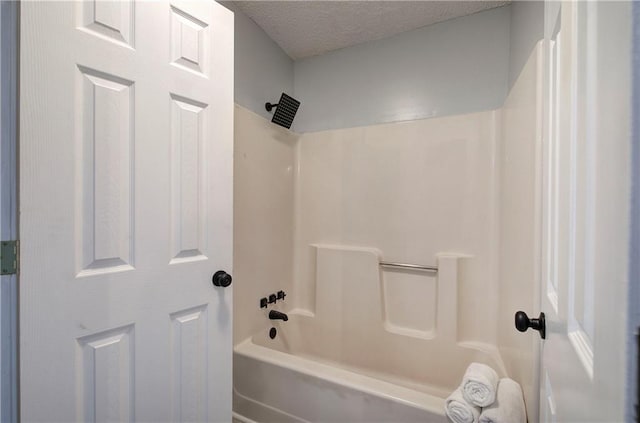 128 Evergreen Trl Unit 4, Cartersville, GA 30121 - bathroom featuring washtub / shower combination and a textured ceiling