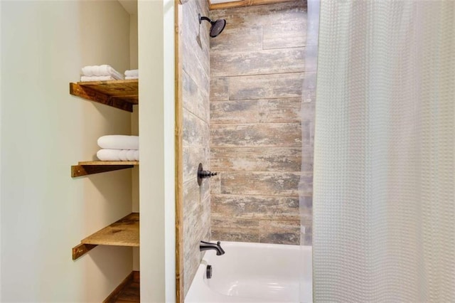 bathroom featuring shower / bath combo