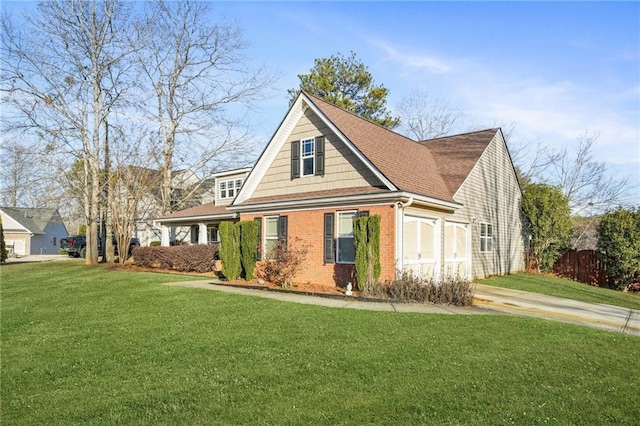 view of front of home featuring brick siding and a front lawn