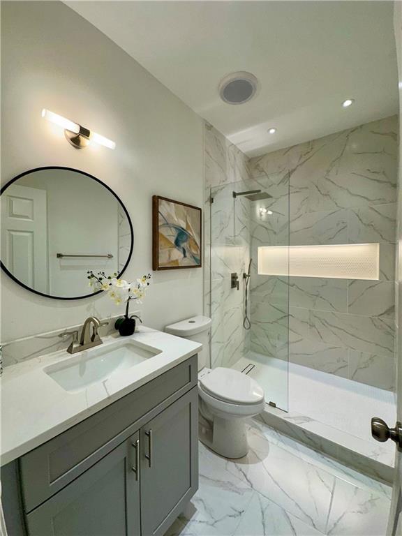 365 Morning Dew Cir, Roswell, GA 30075 - bathroom with a marble finish shower, vanity, toilet, marble finish flooring, and recessed lighting
