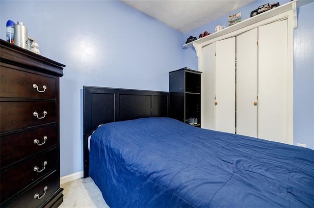 bedroom featuring a textured ceiling and a closet