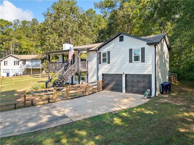 view of front of house featuring a garage and a front yard