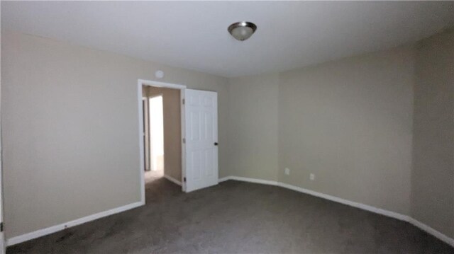 unfurnished room featuring carpet