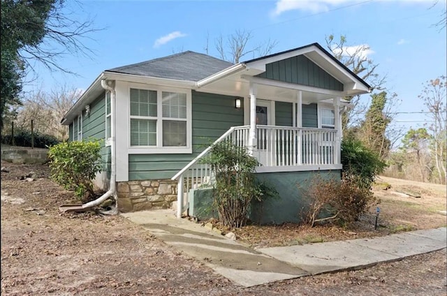 view of front of property featuring a porch