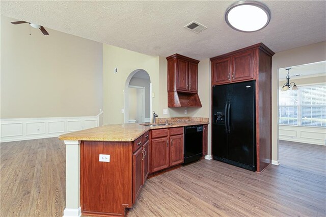 1731 Silverchase SW, Marietta, GA 30008 - kitchen featuring a sink, a ceiling fan, a peninsula, visible vents, and black appliances