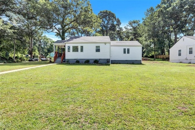 view of front of property with a front yard