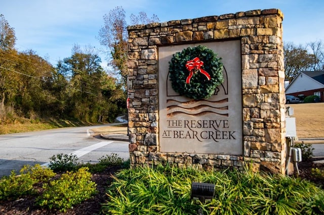 view of community / neighborhood sign