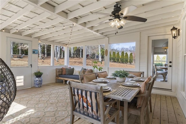 sunroom with ceiling fan