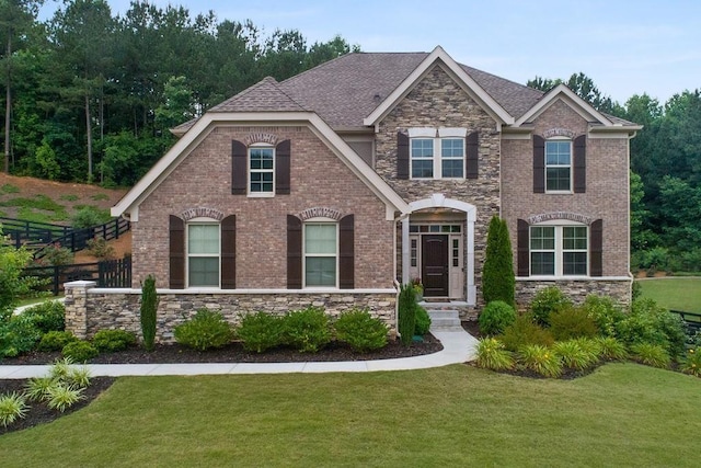 view of front of home featuring a front lawn