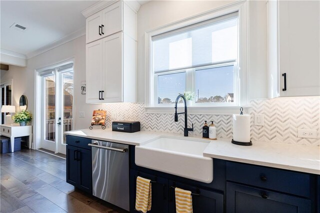 room details featuring blue cabinets, double oven range, backsplash, and light wood-type flooring