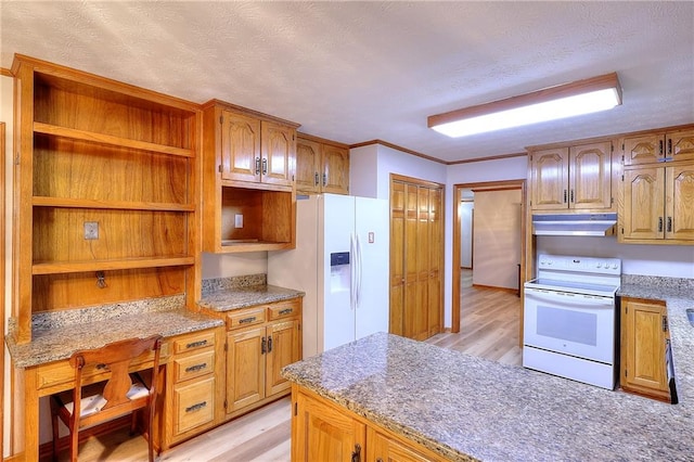 kitchen with ornamental molding, a textured ceiling, light hardwood / wood-style floors, and white appliances