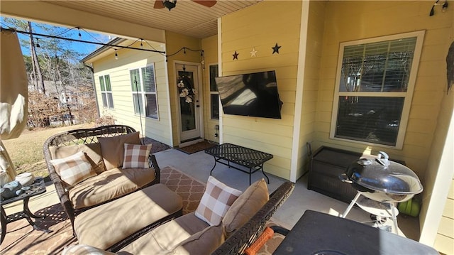 view of patio featuring an outdoor hangout area and a ceiling fan