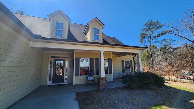 view of front of property featuring a porch