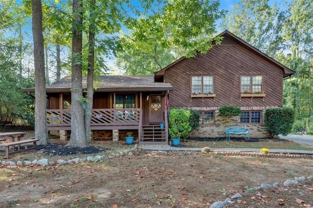 tri-level home with a wooden deck