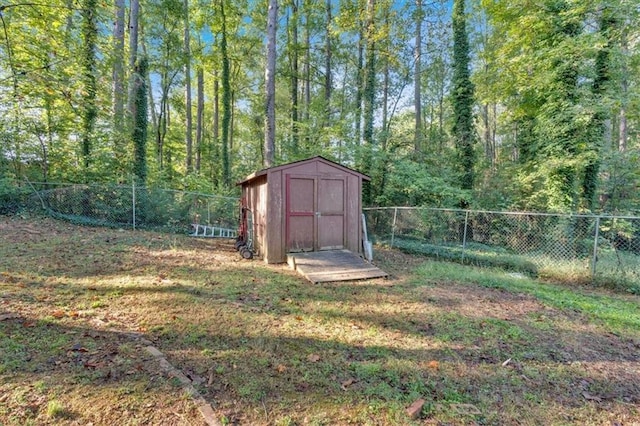 view of yard with a shed