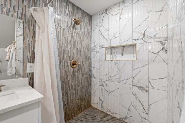 bathroom with a shower with curtain and vanity