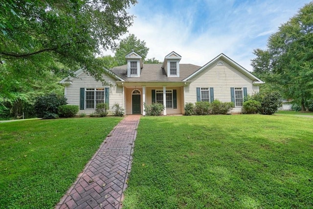 view of front of home featuring a front lawn