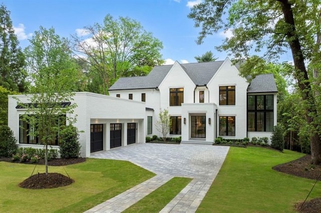 view of front of home featuring a garage and a front yard