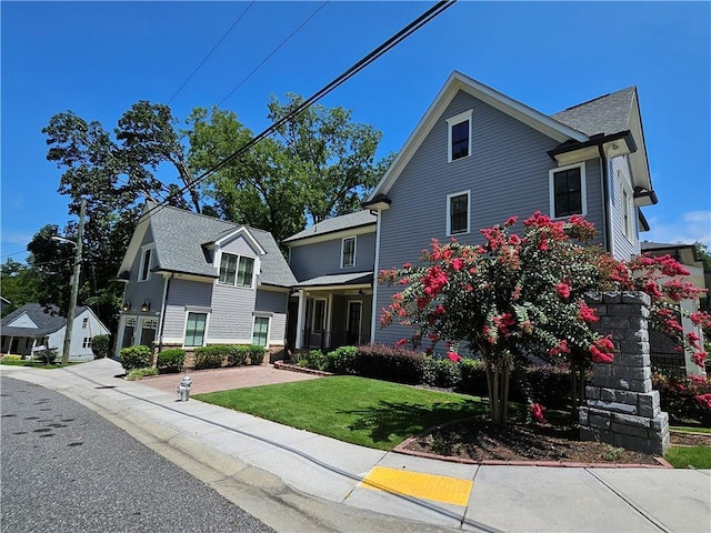 view of front facade with a garage and a front yard