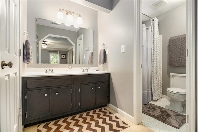 5396 Amhurst Dr, Peachtree Corners, GA 30092 - bathroom featuring double vanity, a ceiling fan, and curtained shower