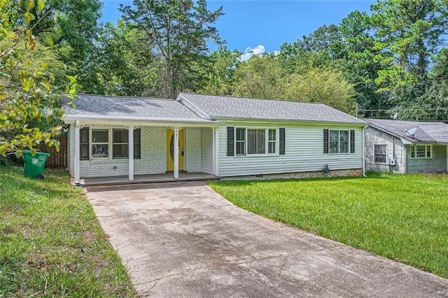 single story home featuring a carport and a front yard